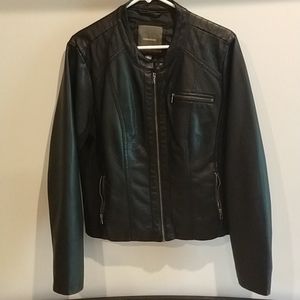 Black leather coat with underarm inside made of cl
